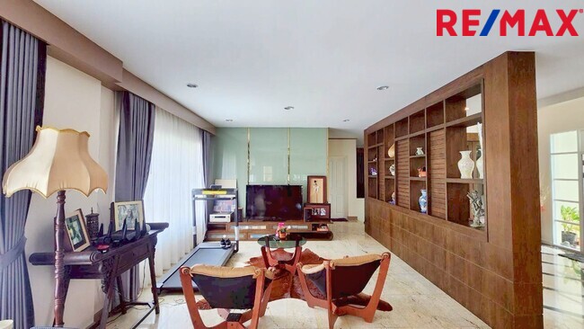 ขายบ้านเดี่ยวหรู หลังมุม ลดาวัลย์ ปิ่นเกล้า–เพชรเกษม 190 ตร.วา | ต้นโครงการ | รีโนเวทใหม่ | ใกล้โรงเรียนนานาชาติ