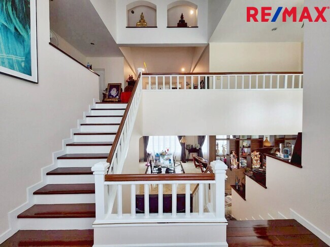 ขายบ้านเดี่ยวหรู หลังมุม ลดาวัลย์ ปิ่นเกล้า–เพชรเกษม 190 ตร.วา | ต้นโครงการ | รีโนเวทใหม่ | ใกล้โรงเรียนนานาชาติ