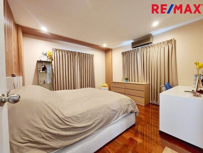 ขายบ้านเดี่ยวหรู หลังมุม ลดาวัลย์ ปิ่นเกล้า–เพชรเกษม 190 ตร.วา | ต้นโครงการ | รีโนเวทใหม่ | ใกล้โรงเรียนนานาชาติ