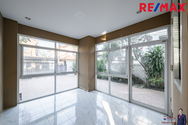 (มาใหม่!! แบบ Built-in มาสวยพร้อม*) พรอเมนาด โฮม (Promenade Home) ใกล้รร.รุ่งอรุณ พระรามสอง 47, อนามัยงามเจริญ Style : Modern Warm, Modern Asian