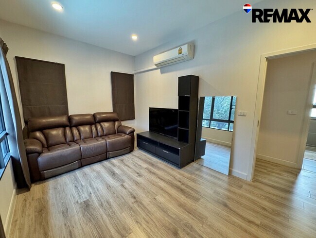 ขายขาดทุนกว่าล้าน! บ้านเดี่ยVenue Flow แจ้งวัฒนะ หลังใหญ่ 73 ตร.ว. ตำแหน่ง Rare Item วิวสวนส่วนกลางหน้าบ้าน (ไม่ชนใคร) 5 นอน สภาพใหม่พร้อมอยู่