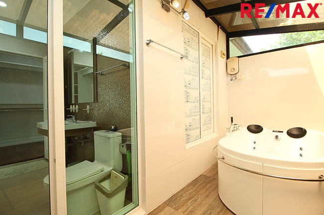 ขายบ้านเดี่ยว บางแค ลัดดารมย์ อิลิแกนซ์ วงแหวน สาทร 4 ห้องนอน บ้านหลังมุม รีโนเวทใหม่ ครัวใหญ่ ถูกสุดในโครงการเพียง 9.8 ล้าน