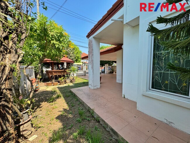 ขายบ้านเดี่ยว บางบัวทอง หมู่บ้าน ศิริวรรณ ชวนชม 66 ตร.ว ถนนเมน บางกรวย ไทรน้อย ใกล้รถไฟฟ้าสายสีม่วง ราคาถูกที่สุดในโครงการ!