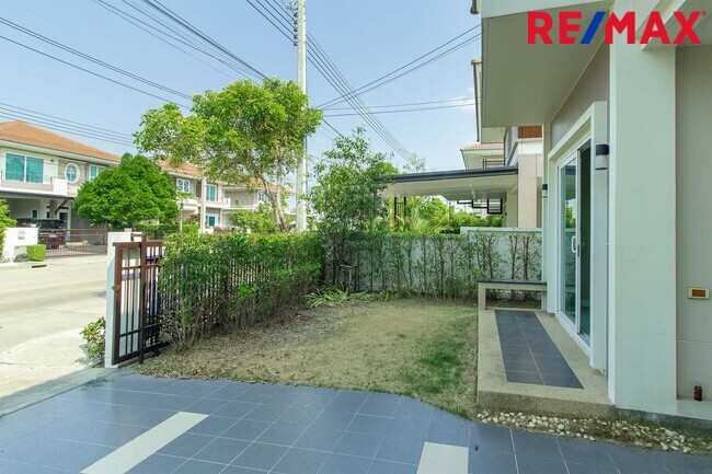 ขายบ้านเดี่ยว หมู่บ้านศุภาลัย ไพรด์ ประชาอุทิศ (Supalai Pride Prachauthit) ถนนเมน กว้าง 12 เมตร