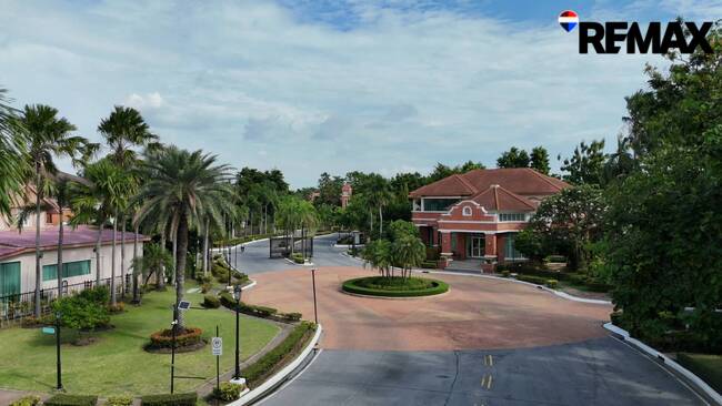 "Laddarom Elegance พระราม 2" ชื่อนี้ แค่ทางเข้าก็หรูหรา อลังการ, ประตู 2 ชั้นสไตล์โครงการหรู [จาก Q-House] (ลัดดารมย์ อิลิแกนซ์ พระราม 2) ติดถนนใหญ่ พระราม II