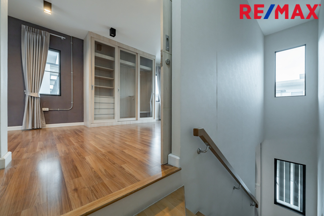หลังมุม New Listing! 2026 Town Avenue Cocos ทาวน์โฮมจาก Sansiri 23 ตร.วา (#บ้านตัวอย่าง ) พระรามสอง ซอย 50, แยก 7, ใกล้ Central พระรามสอง เพียง 700 เมตร [ขายขาดทุนถึง 1.5 ล้าน มาในราคาพิเศษ!!