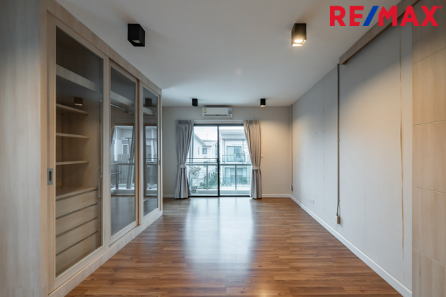 หลังมุม New Listing! 2026 Town Avenue Cocos ทาวน์โฮมจาก Sansiri 23 ตร.วา (#บ้านตัวอย่าง ) พระรามสอง ซอย 50, แยก 7, ใกล้ Central พระรามสอง เพียง 700 เมตร [ขายขาดทุนถึง 1.5 ล้าน มาในราคาพิเศษ!!
