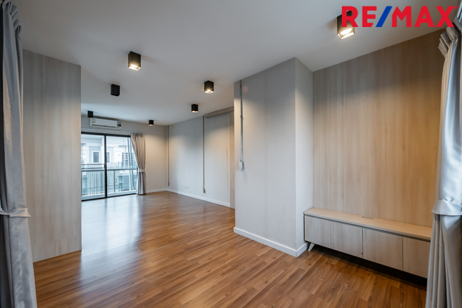 หลังมุม New Listing! 2026 Town Avenue Cocos ทาวน์โฮมจาก Sansiri 23 ตร.วา (#บ้านตัวอย่าง ) พระรามสอง ซอย 50, แยก 7, ใกล้ Central พระรามสอง เพียง 700 เมตร [ขายขาดทุนถึง 1.5 ล้าน มาในราคาพิเศษ!!