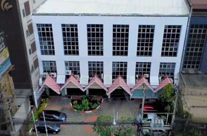 เหมาะสำนักงานใหญ่ | สถาบันการศึกษา | Boutique Hotel 6 คูหา 4 ชั้น 1,800 ตร.ม. | ที่จอด 28 คัน | เข้า-ออก 2 ด้าน ศรีนครินทร์ แปลงมุม — 50 ม.จาก BTS ศรีแบริ่ง ราคาประเมิน 98.8 ล้าน → เสนอขายจริง 75 ล้านบาท