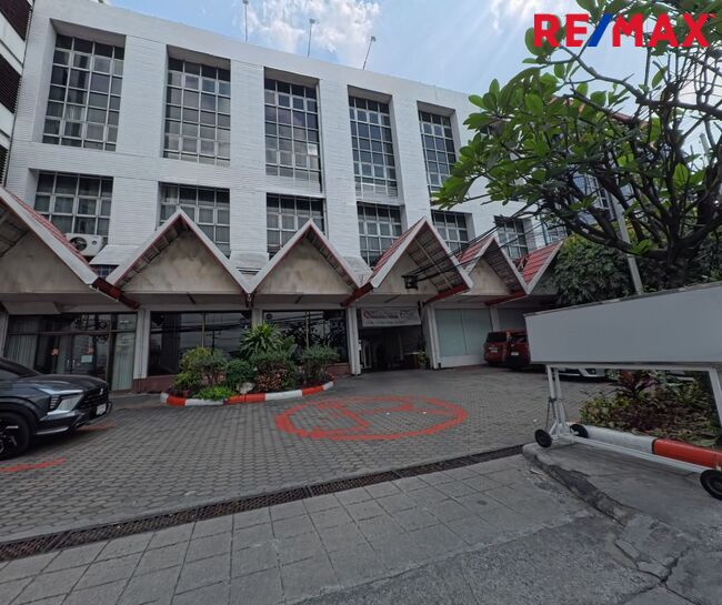 เหมาะสำนักงานใหญ่ | สถาบันการศึกษา | Boutique Hotel 6 คูหา 4 ชั้น 1,800 ตร.ม. | ที่จอด 28 คัน | เข้า-ออก 2 ด้าน ศรีนครินทร์ แปลงมุม — 50 ม.จาก BTS ศรีแบริ่ง ราคาประเมิน 98.8 ล้าน → เสนอขายจริง 75 ล้านบาท