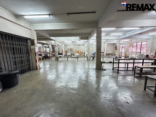 ขายอาคาร 5 คูหา เจริญนคร 66/1 พื้นที่ 1,400 ตร.ม. ที่ดิน 73.1 ตร.ว. เหมาะทำธุรกิจหลากหลาย ราคา 16.5 ล้านบาท