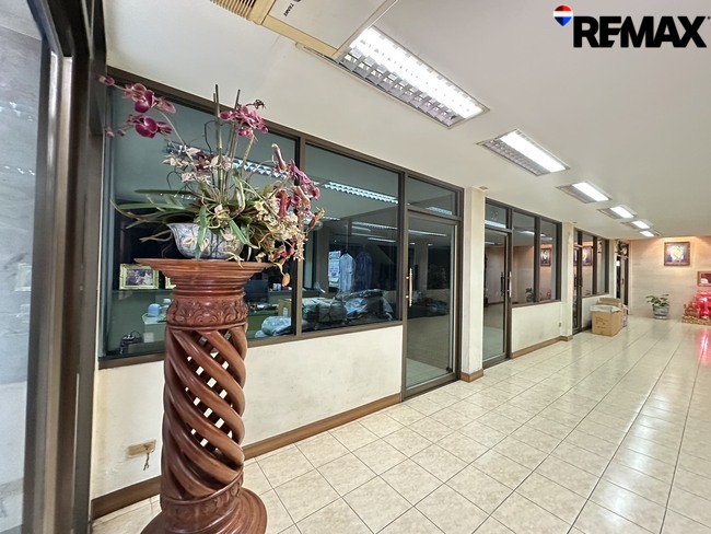 ขายอาคาร 5 คูหา เจริญนคร 66/1 พื้นที่ 1,400 ตร.ม. ที่ดิน 73.1 ตร.ว. เหมาะทำธุรกิจหลากหลาย ราคา 16.5 ล้านบาท