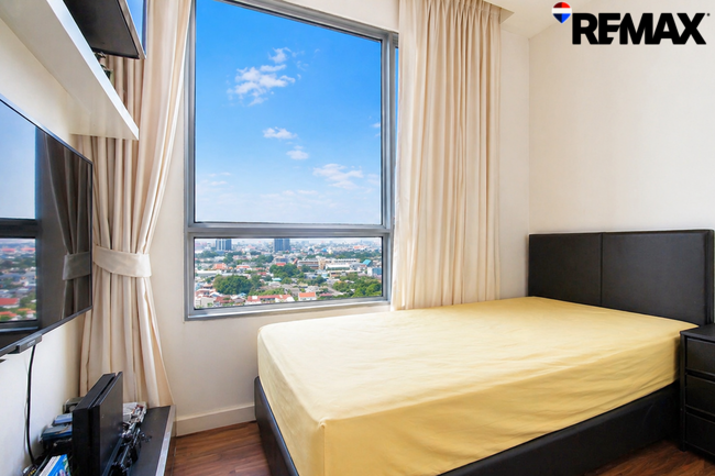 ขายคอนโด The Room Sathorn-Taksin 67.91 ตร.ม. ชั้น 18 วิวเมืองสวย แต่งครบ พร้อมอยู่ ติดถนนใหญ่ ใกล้ BTS