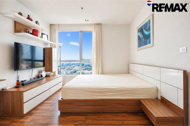 ขายคอนโด The Room Sathorn-Taksin 67.91 ตร.ม. ชั้น 18 วิวเมืองสวย แต่งครบ พร้อมอยู่ ติดถนนใหญ่ ใกล้ BTS