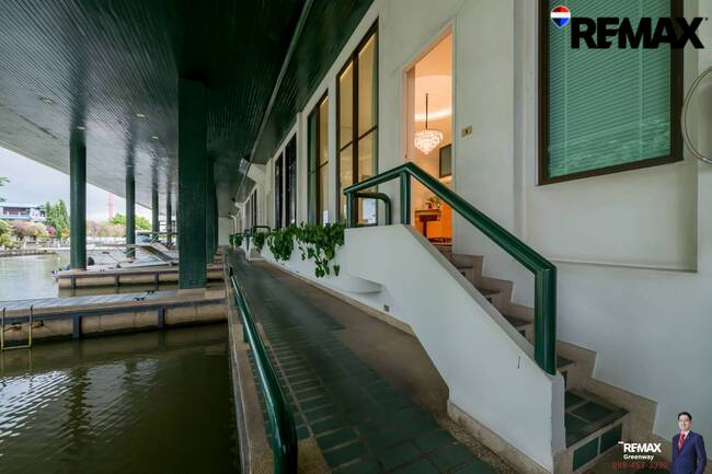 "ตรีทศ ซิตี้ มารีน่า" [Tridhos City Marina] 322ตร.ม. 4 ชั้น จอดรถ + จอดเรือหน้าห้องได้ ห้องทำใหม่ทั้งหมดแล้ว (Fully Renovated) (Pet Friendly)*