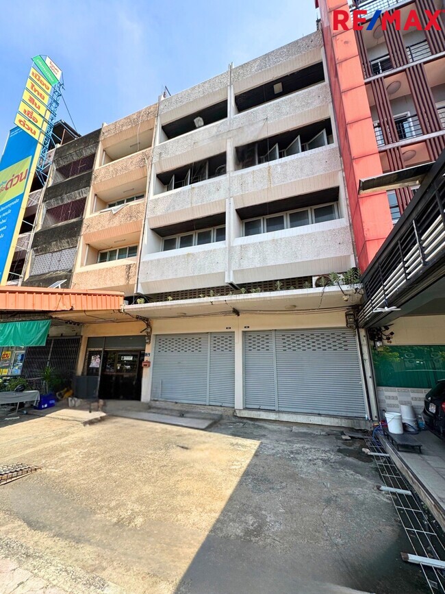 ขายอาคารสำนักงาน 5 ชั้น 2 คูหา ติดถนน วิภาวดีรังสิต เหมาะลงทุนทำคลินิก / HQ บริษัท ใกล้วิทยาลัยป้องกันราชอาณาจักร (วปอ.) และ มหาวิทยาลัยหอการค้าไทย