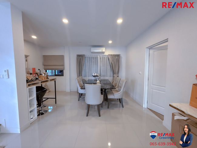 Centro Wongwaen-Chatuchot (เซนโทร วงแหวน-จตุโชติ)