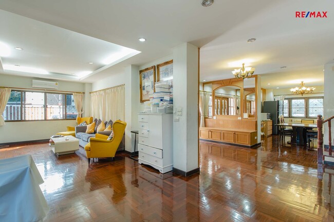 (ขายด่วน) ขายบ้านเดี่ยวใกล้ตลาดท่าดินแดง ซอยสมเด็จเจ้าพระยา 12(ซอยสิทธิเกษม) คลองสาน เดินทางสะดวก BTS สายสีทอง 68.5 ตร.ว.