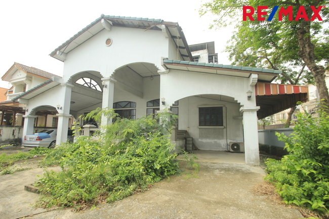 บ้านเดี่ยวริมถนนแก้วเงินทอง บางพรม ฉิมพลี 106ตารางวา 1ชั้น ใกล้โรงเรียนนานาชาติเคนซิงตัน ตรงข้ามหมู่บ้านธีรินทร์ อยู่อาศัย ค้าขายได้ ใกล้โรงพยาบาลศิริราช เดินทางสะดวก