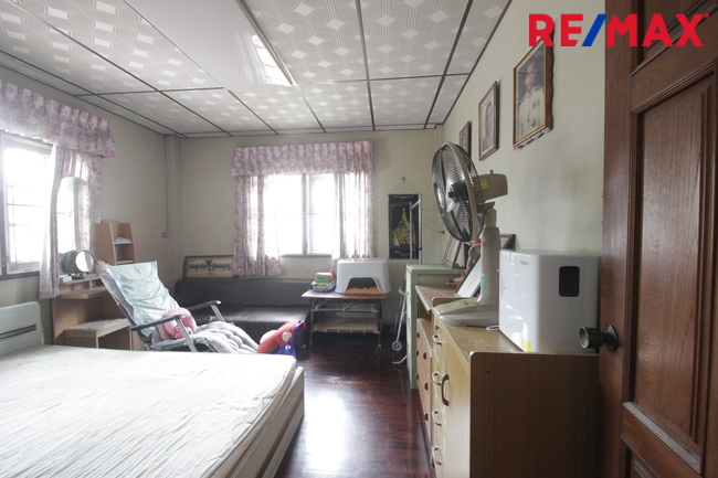 บ้านเดี่ยวแก้วเงินทองราชพฤกษ์ บางพรม 2ชั้น 154วา บ้านสร้างเอง ใกล้ถนนใหญ่ โรงเรียนนานาชาติเคนซิงตัน ใกล้โรงพยาบาลศิริราช แยกไฟฉาย บ้านนอกโครงการ เป็นส่วนตัวบรรยากาศบ้านสวน