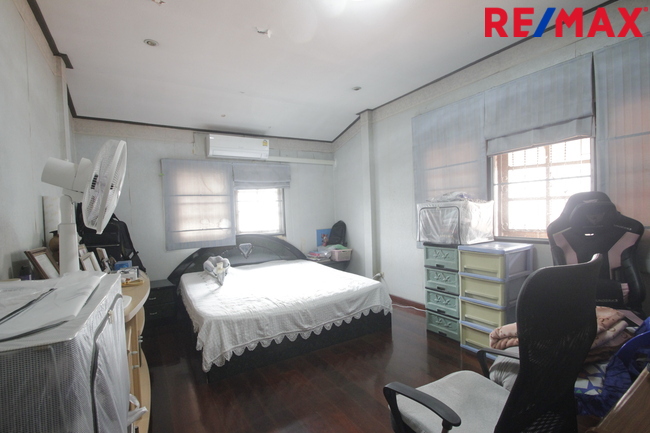 บ้านเดี่ยวแก้วเงินทองราชพฤกษ์ บางพรม 2ชั้น 154วา บ้านสร้างเอง ใกล้ถนนใหญ่ โรงเรียนนานาชาติเคนซิงตัน ใกล้โรงพยาบาลศิริราช แยกไฟฉาย บ้านนอกโครงการ เป็นส่วนตัวบรรยากาศบ้านสวน