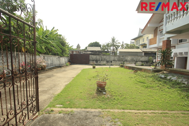 บ้านเดี่ยวแก้วเงินทองราชพฤกษ์ บางพรม 2ชั้น 154วา บ้านสร้างเอง ใกล้ถนนใหญ่ โรงเรียนนานาชาติเคนซิงตัน ใกล้โรงพยาบาลศิริราช แยกไฟฉาย บ้านนอกโครงการ เป็นส่วนตัวบรรยากาศบ้านสวน
