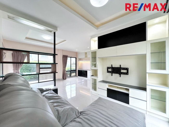 ขาย Life Bangkok Boulevard วงแหวน-พระราม9 (ไลฟ์ บางกอก บูเลอวาร์ด วงแหวน-พระราม9) บ้านเดี่ยวสภาพดี สไตล์โมเดิร์น 3 นอน 3 น้ำ ถนนเมน ใกล้สนามบินสุวรรณภูมิ