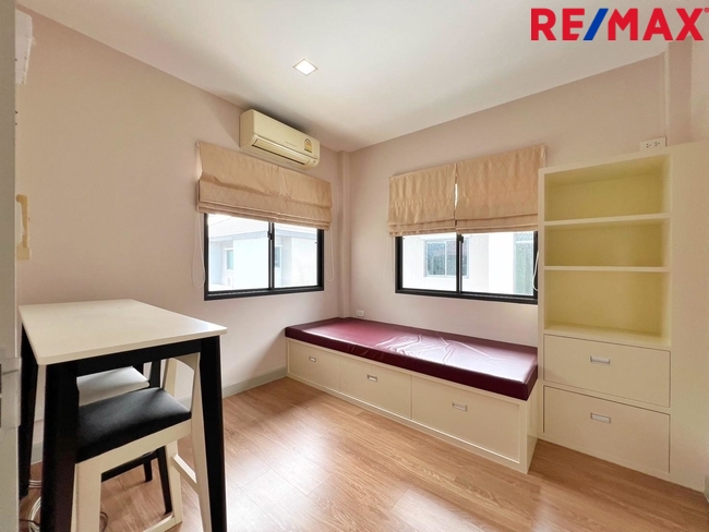 ขาย Life Bangkok Boulevard วงแหวน-พระราม9 (ไลฟ์ บางกอก บูเลอวาร์ด วงแหวน-พระราม9) บ้านเดี่ยวสภาพดี สไตล์โมเดิร์น 3 นอน 3 น้ำ ถนนเมน ใกล้สนามบินสุวรรณภูมิ