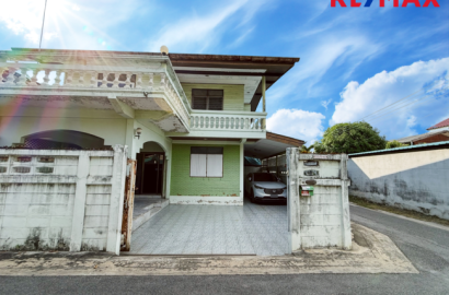 ขายบ้านครึ่งตึกครึ่งไม้ ประชาอุทิศ 54 แยก 1(มิตรไมตรี 1) 42 ตร.วา สภาพดี ในราคาเบา 2.8 ล้านบาท