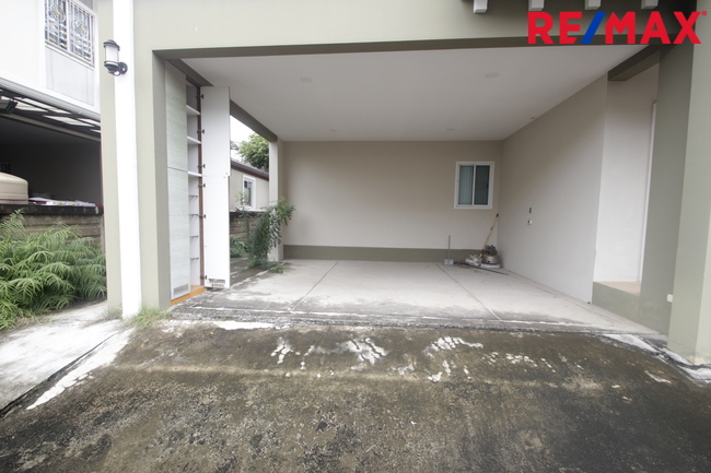 บ้านเดี่ยวภัสสรเพรสทีจปิ่นเกล้าเพชรเกษม บ้านใหม่ไม่เคยอยู่ ขายขาดทุน พร้อมเฟอร์นิเจอร์บิ้วท์อิน แอร์ ตู้เย็น บ้านสภาพดีพร้อมอยู่ 61.9ตารางวา ซ.5ต้นโครงการ ราคาเจรจาได้
