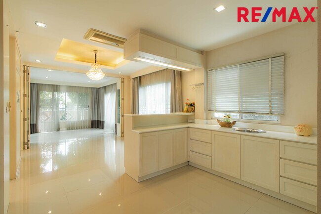 ขายเดอะแกรนด์ พระราม2 โซน Infinia บ้านเดี่ยวหลังมุม ถนนเมน Built in ทั้งหลัง