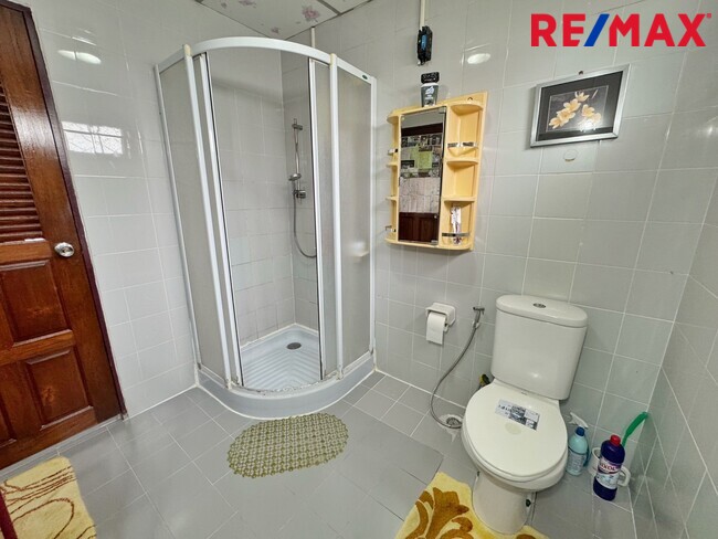 บ้านเดี่ยว รัตนาธิเบศร์ ใกล้รถไฟฟ้า 2 สาย รีโนเวทใหม่ทั้งหลัง มณียา ท่าอิฐ พร้อมอยู่ทันที ทำเลดี เหมาะสำหรับอยู่อาศัยหรือทำ Home Office ราคาสุดคุ้ม