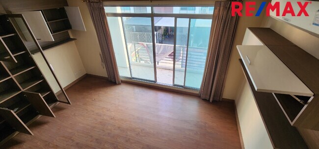 ทาวน์เฮ้าส์ รีโนเวทใหม่ Townhouse 3ชั้น ใกล้ทางด่วนประชาชื่น