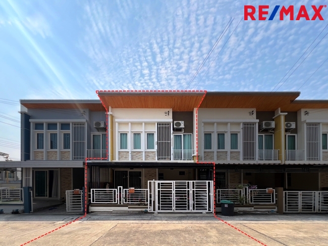 ขาย..ทาวน์โฮม 2 ชั้น » 3 ห้องนอน, 2 ห้องน้ำ, 1 ห้องอเนกประสงค์ สภาพดีมาก โครงการ Golden Town บางนา – กิ่งแก้ว ใกล้สนามบินสุวรรณภูมิ, ใกล้ Mega บางนา