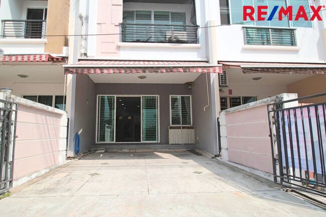 บ้านกลางเมือง สาทร ตากสิน 2 Baan Klang Muang Sathorn-Taksin 2 หน้าสวน สภาพดี ราคาทุน