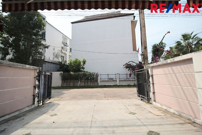 บ้านกลางเมือง สาทร ตากสิน 2 Baan Klang Muang Sathorn-Taksin 2 หน้าสวน สภาพดี ราคาทุน