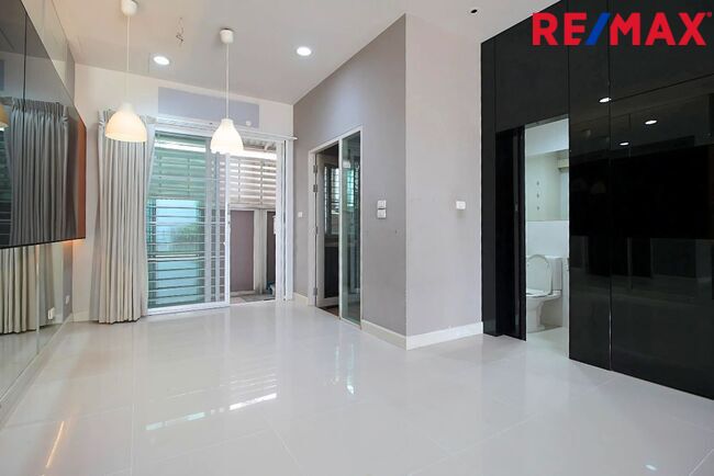 บ้านกลางเมือง สาทร ตากสิน 2 Baan Klang Muang Sathorn-Taksin 2 หน้าสวน สภาพดี ราคาทุน
