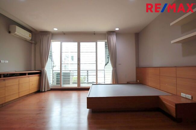 บ้านกลางเมือง สาทร ตากสิน 2 Baan Klang Muang Sathorn-Taksin 2 หน้าสวน สภาพดี ราคาทุน
