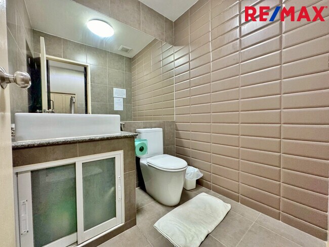 ขายบ้าน 3 ชั้น หลังมุม ภัทรโมทาวน์ แจ้งวัฒนะ 19 อยู่หน้าคลับเฮ้าส์ 35 ตร.ว. ต่อเติมครบ พร้อมอยู่ ใกล้สถานีรถไฟฟ้าสายสีชมพู “แจ้งวัฒนะ ปากเกร็ด 28”