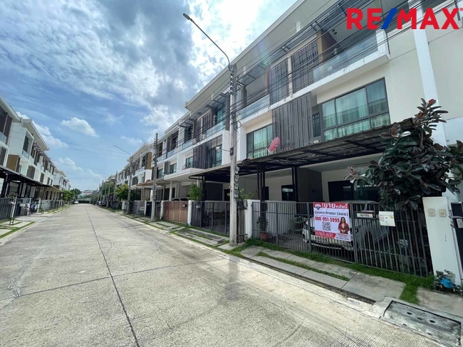 The Terrace รามอินทรา65 ทาวน์โฮม3ชั้น (ซอยถนอมมิตร) ที่ดิน 22 ตร.วา ใช้สอย 180 ตร.ม. เดินทางไปได้ทั้ง พระราม 9 / เอกมัย / บางนา / ดาวคะนอง หรือจะวนไปออกวงแหวนตะวันออกเพื่อไปลำลูกกา รังสิต