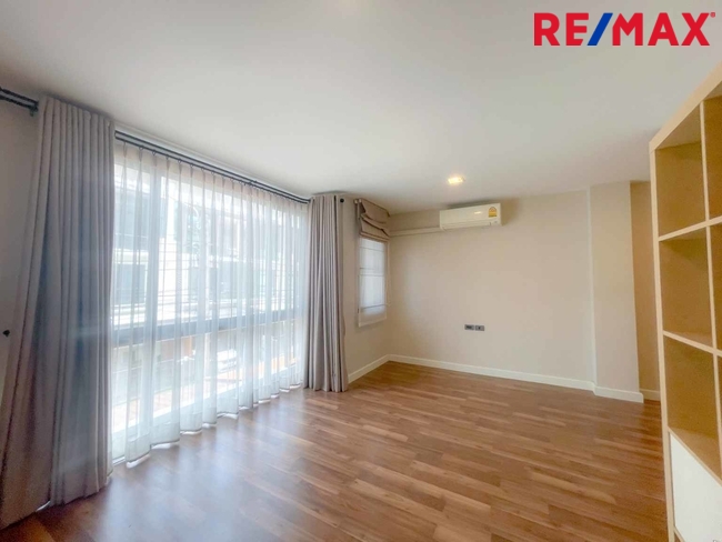 The Terrace รามอินทรา65 ทาวน์โฮม3ชั้น (ซอยถนอมมิตร) ที่ดิน 22 ตร.วา ใช้สอย 180 ตร.ม. เดินทางไปได้ทั้ง พระราม 9 / เอกมัย / บางนา / ดาวคะนอง หรือจะวนไปออกวงแหวนตะวันออกเพื่อไปลำลูกกา รังสิต
