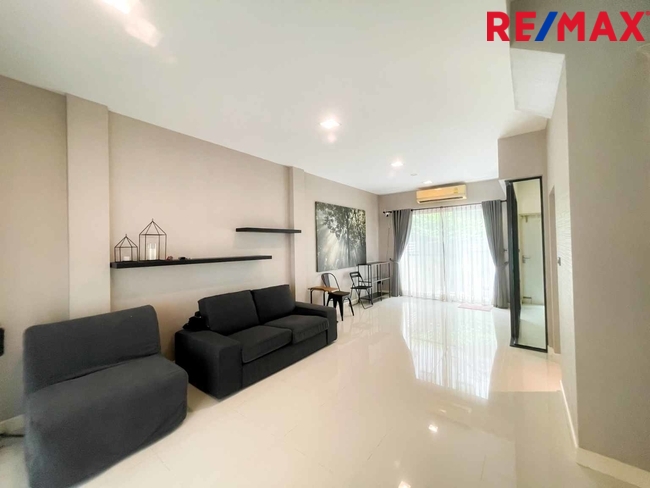 The Terrace รามอินทรา65 ทาวน์โฮม3ชั้น (ซอยถนอมมิตร) ที่ดิน 22 ตร.วา ใช้สอย 180 ตร.ม. เดินทางไปได้ทั้ง พระราม 9 / เอกมัย / บางนา / ดาวคะนอง หรือจะวนไปออกวงแหวนตะวันออกเพื่อไปลำลูกกา รังสิต