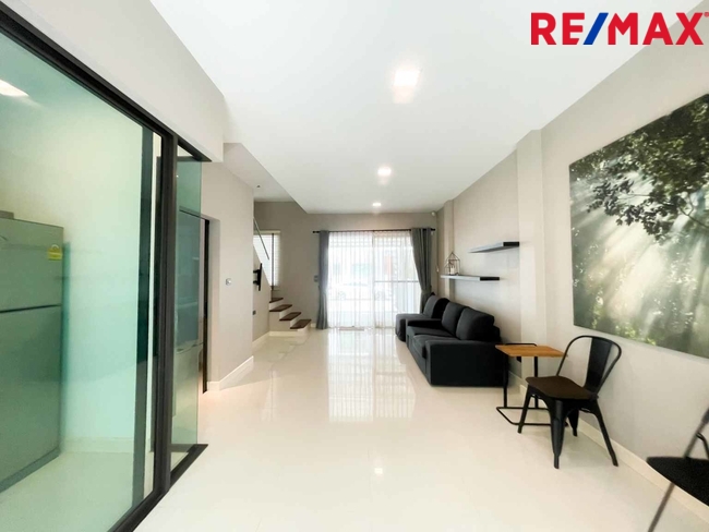 The Terrace รามอินทรา65 ทาวน์โฮม3ชั้น (ซอยถนอมมิตร) ที่ดิน 22 ตร.วา ใช้สอย 180 ตร.ม. เดินทางไปได้ทั้ง พระราม 9 / เอกมัย / บางนา / ดาวคะนอง หรือจะวนไปออกวงแหวนตะวันออกเพื่อไปลำลูกกา รังสิต