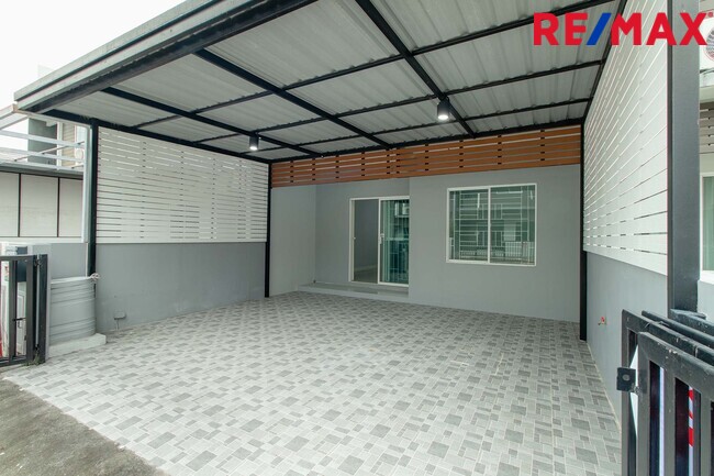 ขายทาวน์เฮ้าส์ TheColors Kanchanaphisek-Ratchapruek รีโนเวทใหม่
