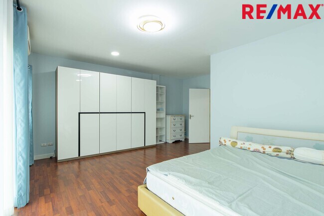 ขายทาวน์โฮม3ชั้น ห้องริมมีพื้นที่ ม.เออร์เบิน สาทร ติดถนนราชพฤกษ์ ใกล้รถไฟฟ้า BTS และ MRT บางหว้า