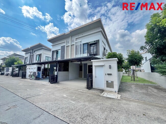 บ้านแฝดหลังมุม 164 ตร.ม. เดอะ ทรัสต์ ราชพฤกษ์-รัตนาธิเบศร์ ติดสวนส่วนกลาง 4 นอน สภาพใหม่ พร้อมอยู่ เพียง 3.09 ล้าน!