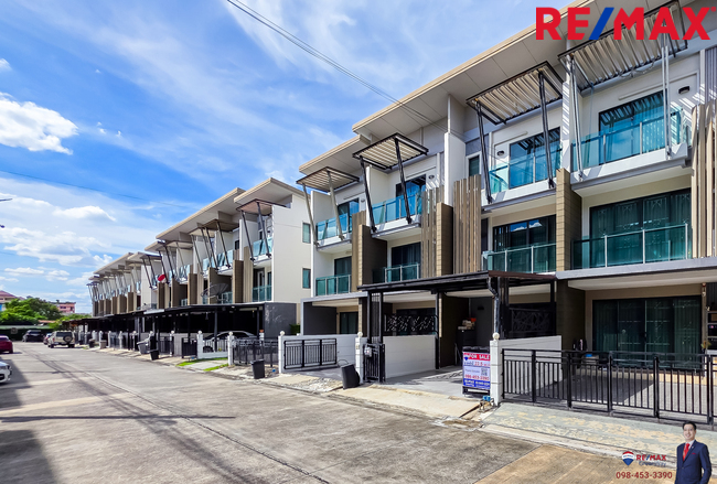 [ New Listing! 2025 ] Town Avenue Cocos ทาวน์โฮมจาก Sansiri หลังมุม 22.5 ตร.วา (ต่อเติมครัวสวย L- Shape Modern ครบ #ลงเสาเข็มให้แล้ว ) พระรามสอง ซอย 50, แยก 7, ใกล้ Central พระรามสอง เพียง 700 เมตร [ราคาพิเศษ!]