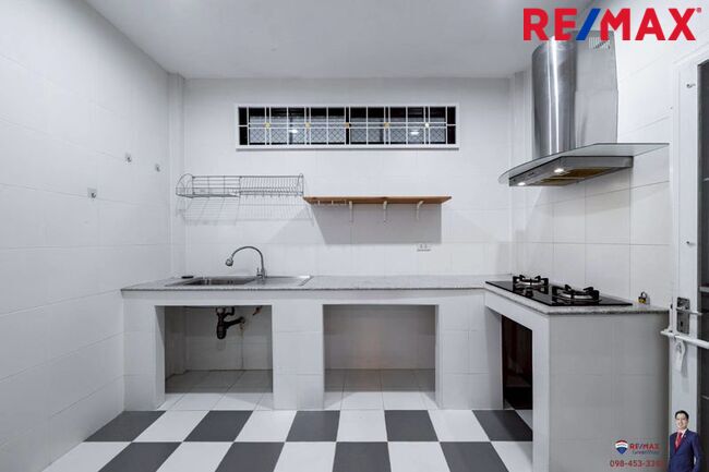 (มาใหม่! NEW Listing! 2026) Paravee ปารวีร์ เพชรเกษม63 ทาวน์โฮมหน้ากว้าง 6 ม. หลังมุม 24.8 ตร.วา (ต่อเติมครัวไทยไว้ให้แล้ว [ราคาพิเศษ!]