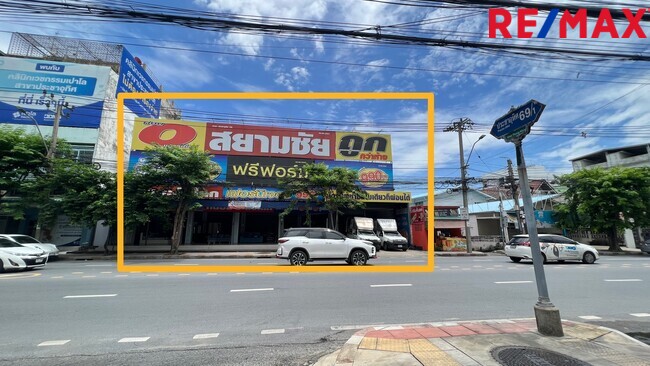 ขายอาคารพาณิชย์ ริมถนนประชาอุทิศ 125 ตร.ว. พร้อมที่จอดรถ สำนักงานครบ