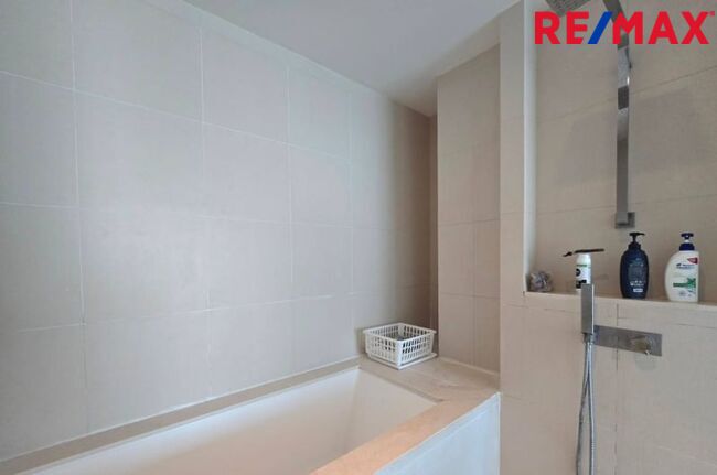 ขาย The River ขาย HOTDEAL !! The River Condominium1 ห้องนอนใหญ่ (ชั้น 17th Tower B พื้นถึงฝ้าสูง 2.6 เมตร)1 ห้องนอนใหญ่ (ชั้น 17th Tower B พื้นถึงฝ้าสูง 2.6 เมตร) วิวเปิดโล่งทางแม่น้ำและวิวเมืองทางทิศใต้